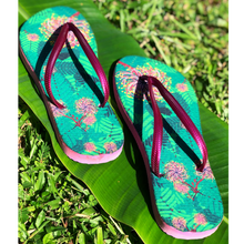 Load image into Gallery viewer, Women's Timarie Slippers
